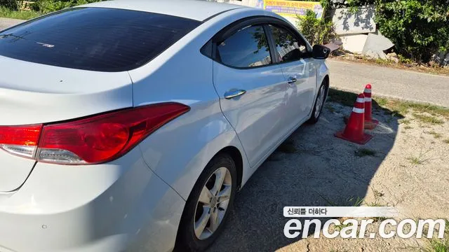 Hyundai Avante 2010 thumb 3