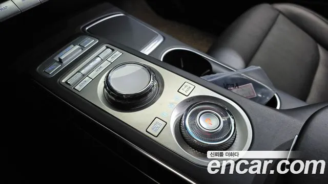 Genesis GV70 2021 thumb 2