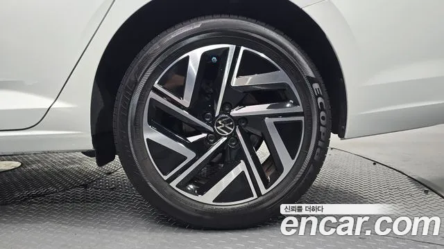 Volkswagen Jetta 2023 thumb 5
