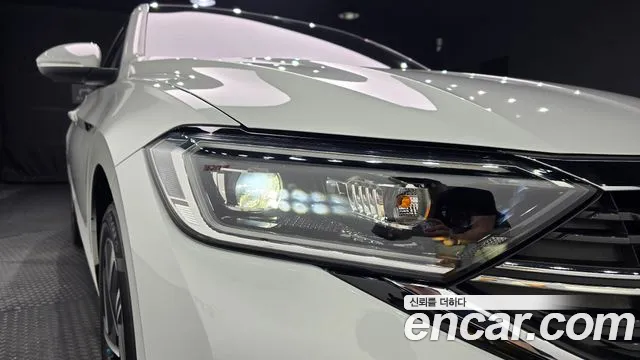 Volkswagen Jetta 2023 thumb 8