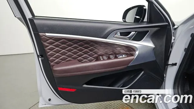 Genesis G70 2022 thumb 6