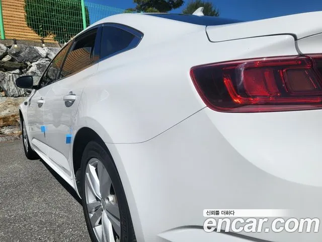 Renault Megane 2019 thumb 8