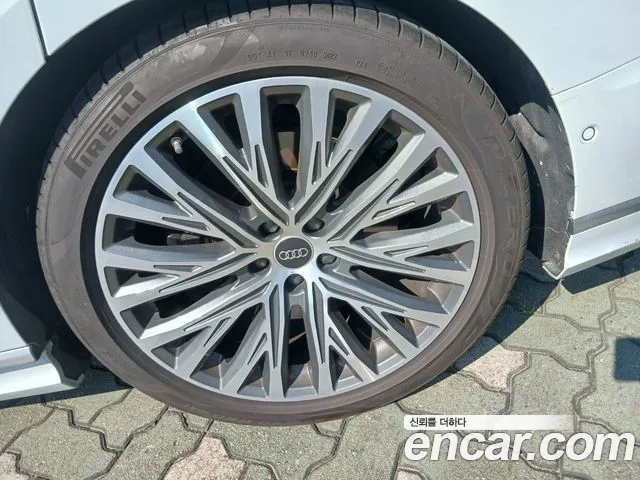 Audi A8 2023 thumb 12