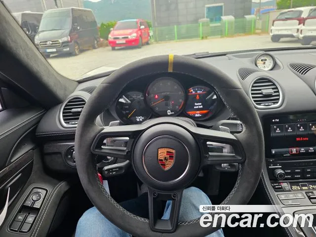 Porsche Cayman 2022 thumb 4