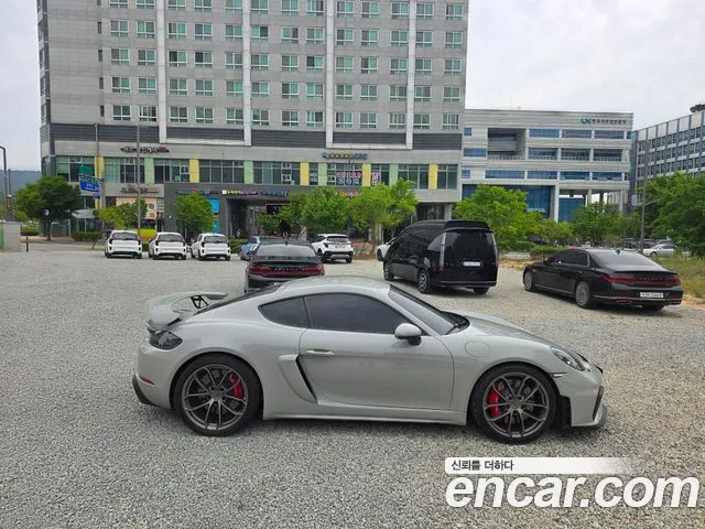 Porsche Cayman 2022 thumb 7