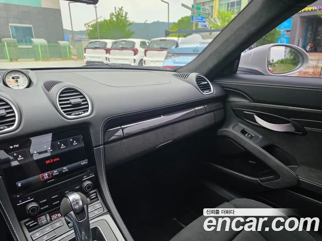 Porsche Cayman 2022 thumb 10