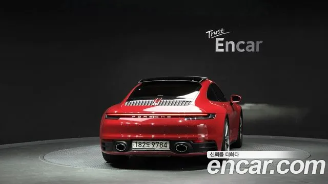 Porsche 911 2020 thumb 2