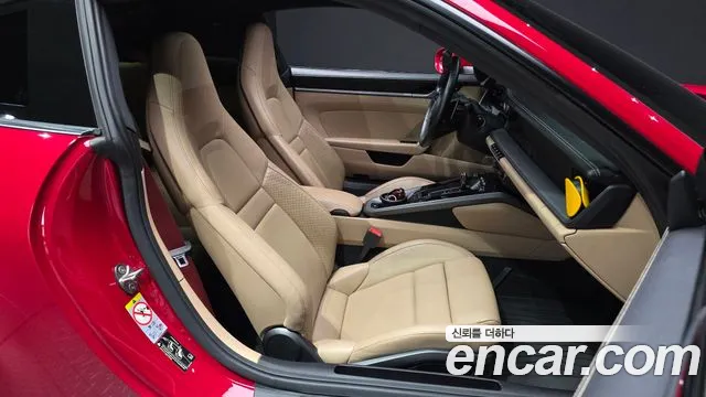 Porsche 911 2020 thumb 3
