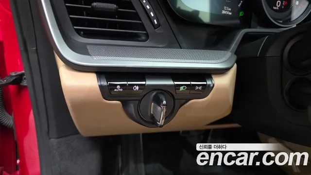 Porsche 911 2020 thumb 4