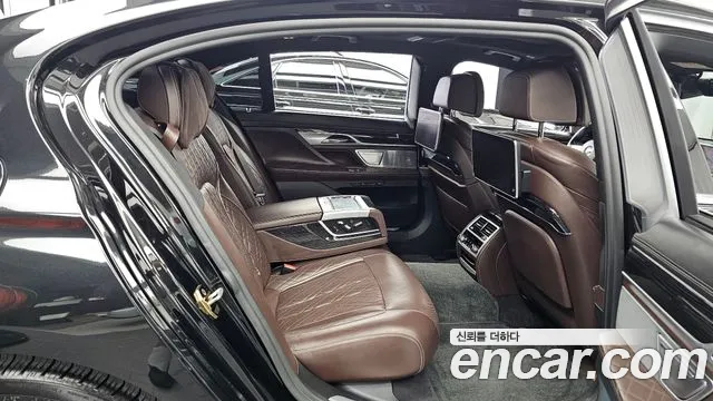 BMW 7 серии 2019 thumb 10