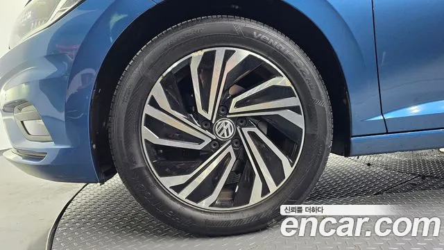 Volkswagen Jetta 2020 thumb 2