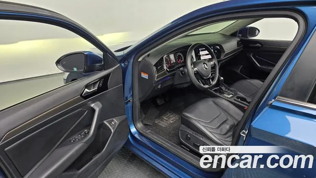 Volkswagen Jetta 2020 thumb 4