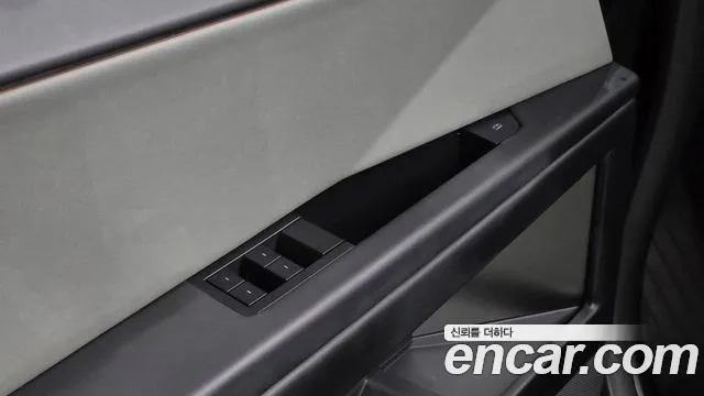 Tesla Cybertruck 2025 thumb 12