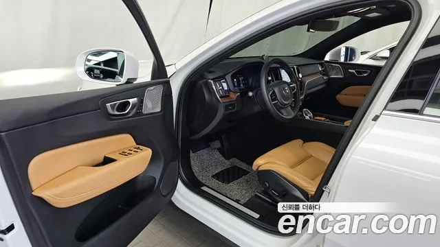 Volvo XC60 2023 thumb 5