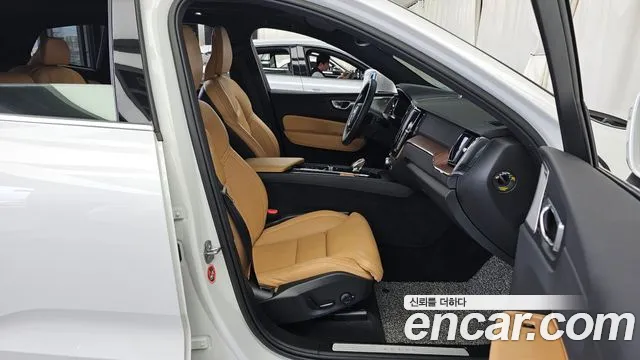Volvo XC60 2023 thumb 7