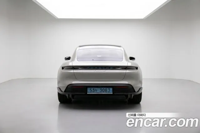 Porsche Taycan 2021 thumb 4