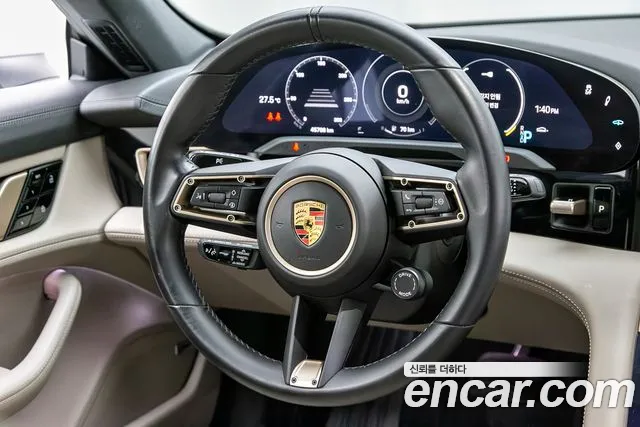 Porsche Taycan 2021 thumb 11