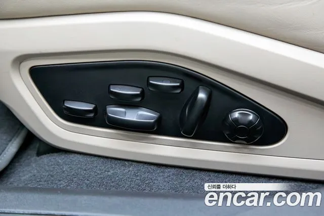 Porsche Taycan 2021 thumb 10