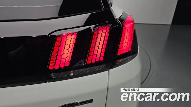 Peugeot 3008 2019 thumb 2