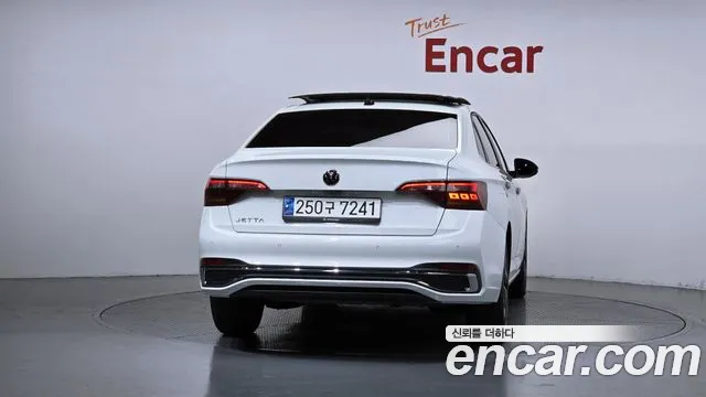 Volkswagen Jetta 2023 thumb 5