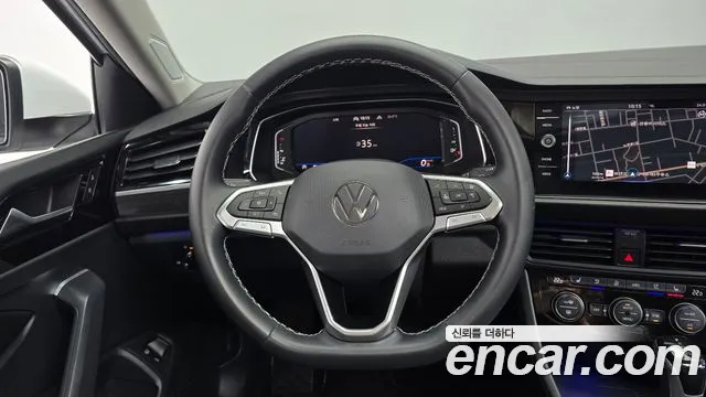 Volkswagen Jetta 2023 thumb 2