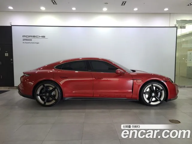 Porsche Taycan 2025 thumb 10