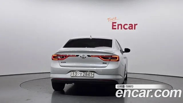 Renault Megane 2019 thumb 10