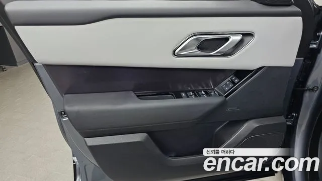 Land Rover Range Rover Velar 2025 thumb 4