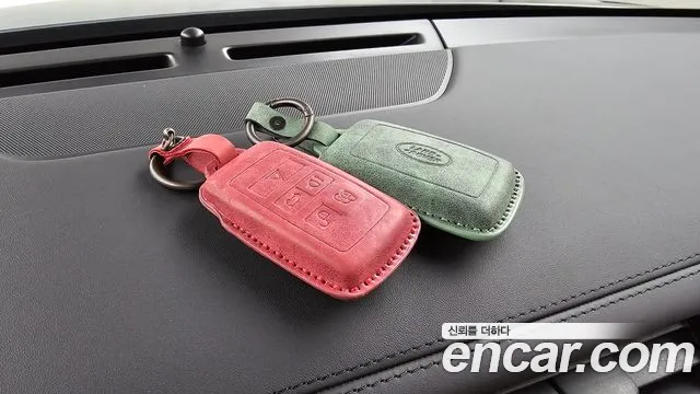 Land Rover Range Rover Velar 2025 thumb 11