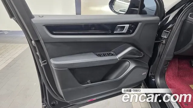 Porsche Cayenne 2021 thumb 5