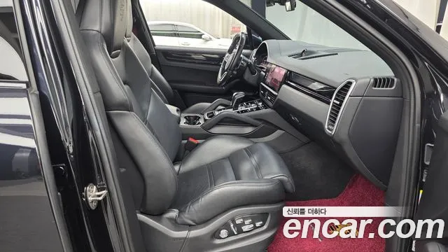 Porsche Cayenne 2021 thumb 10