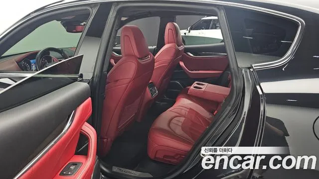 Maserati Levante 2019 thumb 10