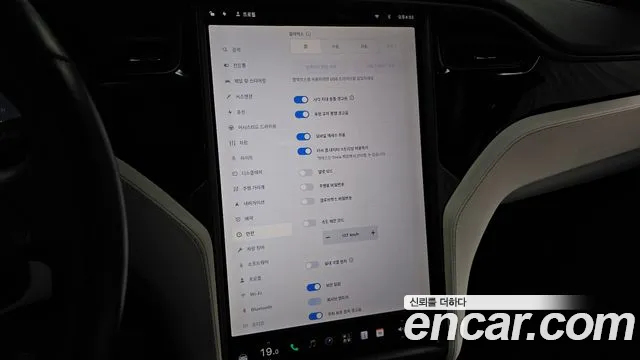 Tesla Model X 2019 thumb 9