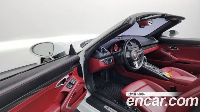 Porsche Cayman 2019 thumb 3