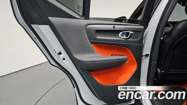 Volvo XC40 2020 thumb 11