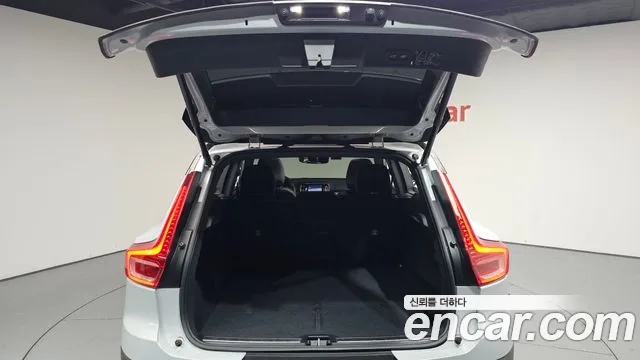 Volvo XC40 2020 thumb 12
