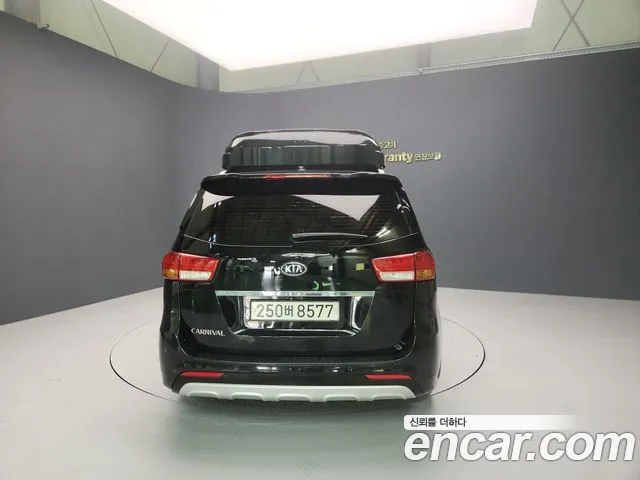 Kia Carnival 2018 thumb 4