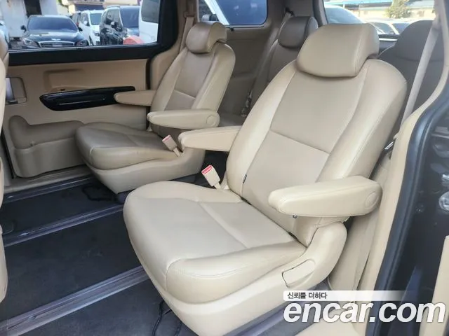 Kia Carnival 2018 thumb 5