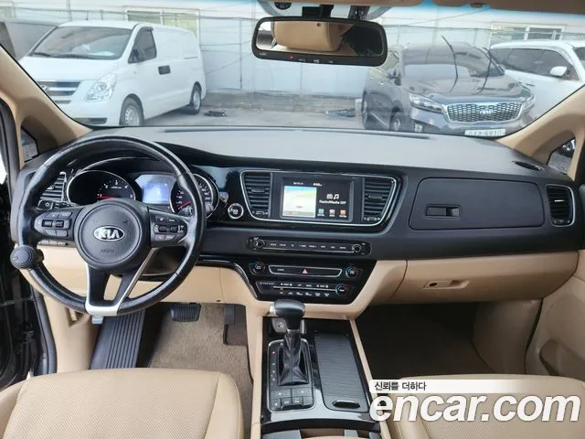Kia Carnival 2018 thumb 10