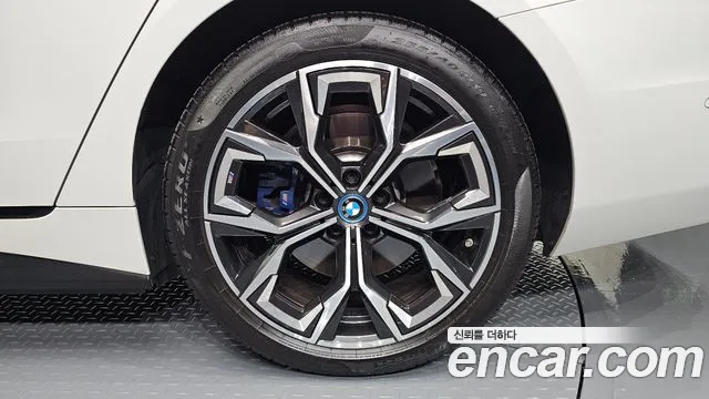 BMW i4 2022 thumb 10