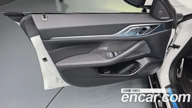 BMW i4 2022 thumb 7