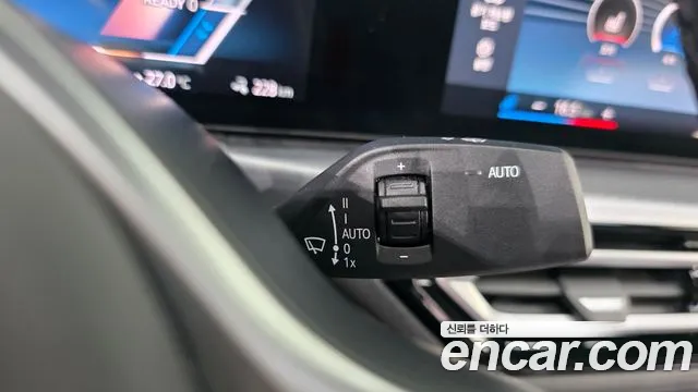 BMW i4 2022 thumb 3