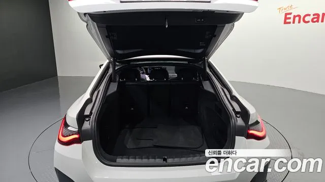 BMW i4 2022 thumb 8