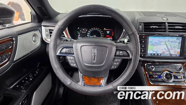Lincoln Continental 2019 thumb 3