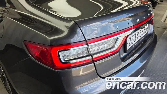 Lincoln Continental 2019 thumb 12