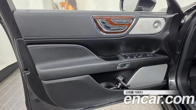 Lincoln Continental 2019 thumb 9