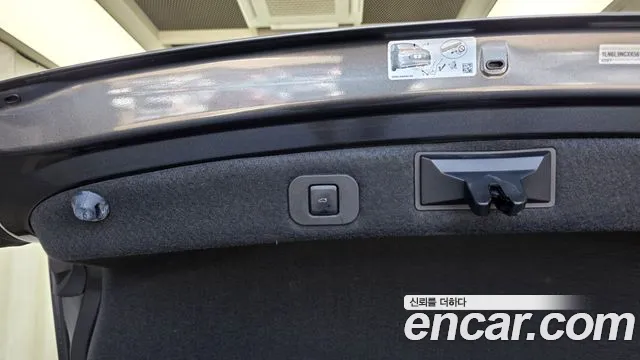 Lincoln Continental 2019 thumb 2