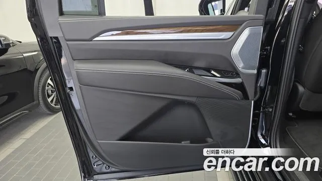 Cadillac Escalade 2026 thumb 11