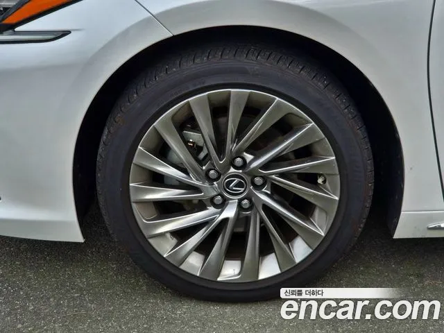 Lexus ES 2025 thumb 5