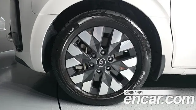 Hyundai Staria 2022 thumb 2